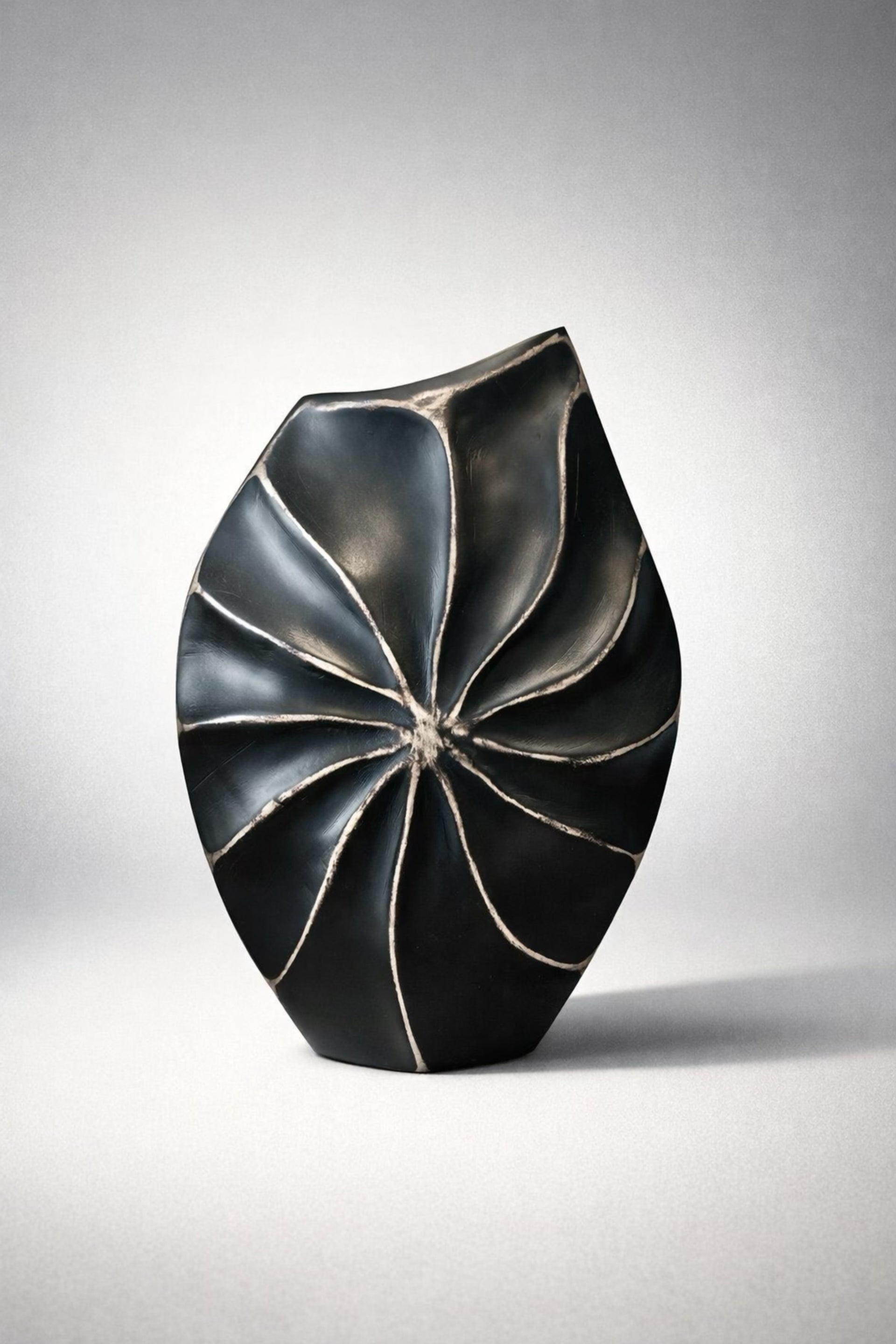 Siyah Dokulu Dekoratif Vazo