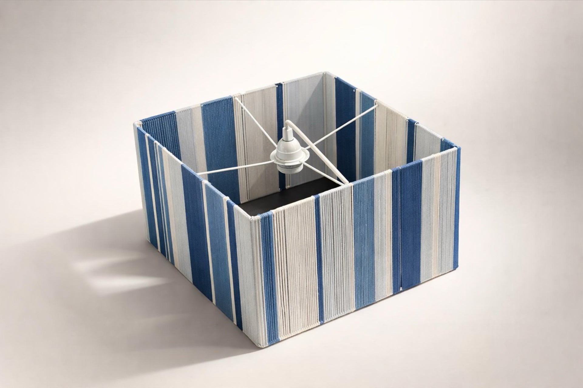 Mavi Çizgili Geometrik Abajur